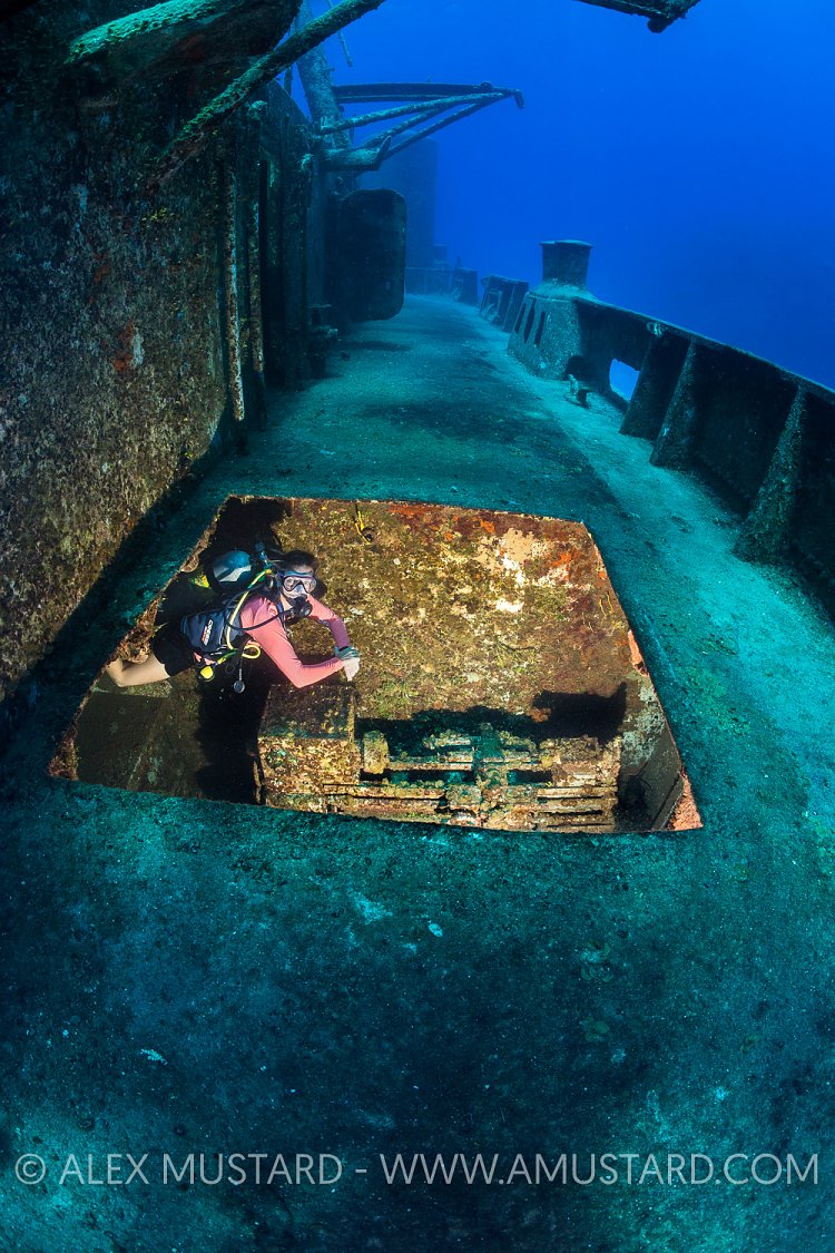 Exploring The Kittiwake. Cayman Islands